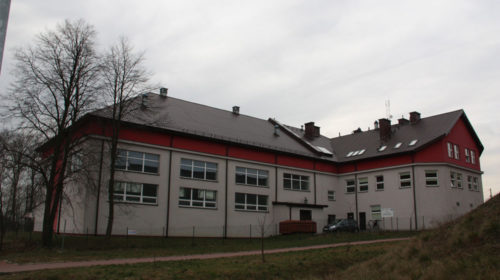 SZKOŁA Z HALĄ SPORTOWĄ